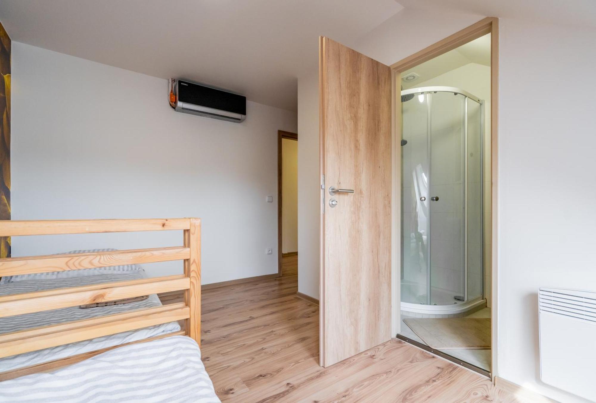 Aroma Gold Hotel Dolni Bousov ภายนอก รูปภาพ