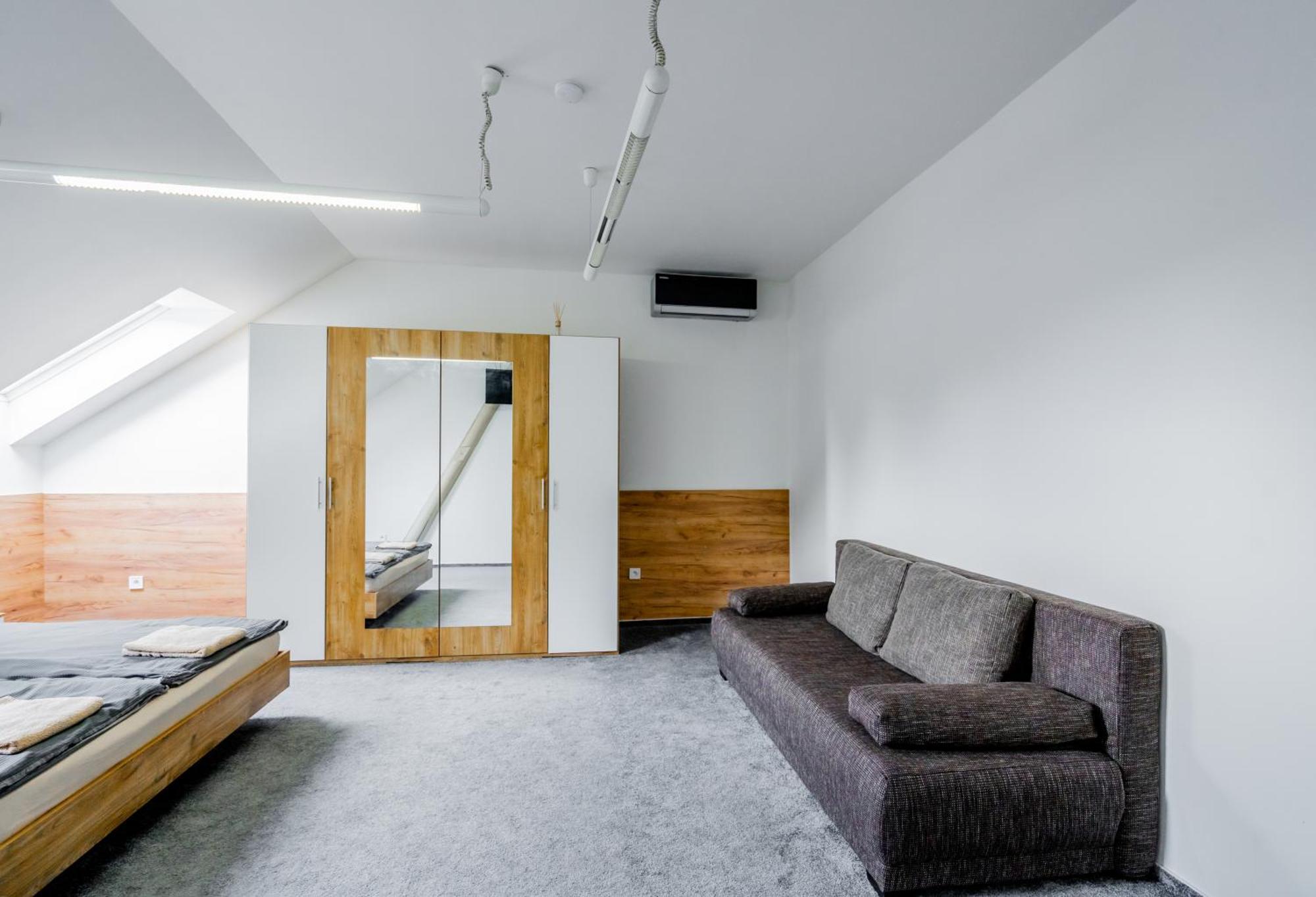 Aroma Gold Hotel Dolni Bousov ภายนอก รูปภาพ